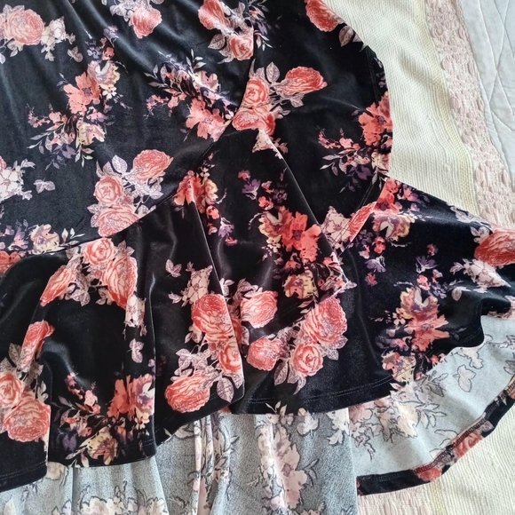 Velvet Floral Asymmetrical Skirt in Black and Pink - Picture 2 of 5